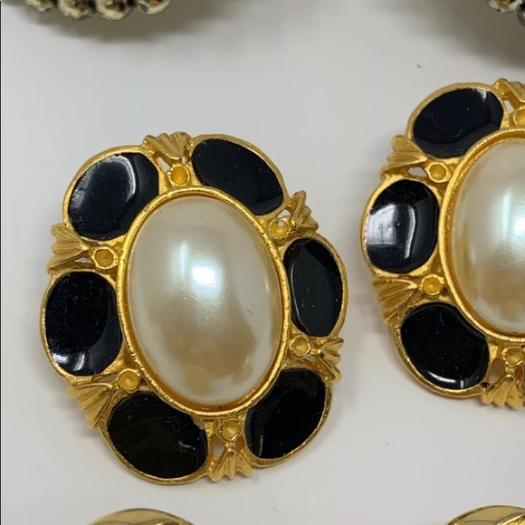 Trifari Red Pearl Moonstone Earrings Gold Vintage - Picture 3 of 4